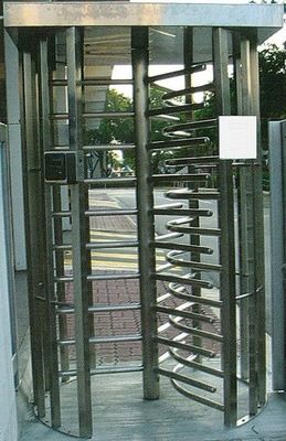 30 Persone / Min Full Height tornello con il suono di allarme tubo in acciaio inox per l'aeroporto