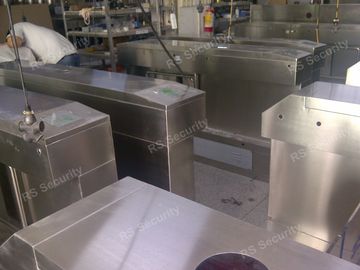 Resistenza all'acqua del portone della barriera dell'oscillazione dell'acciaio inossidabile 304 per sicurezza
