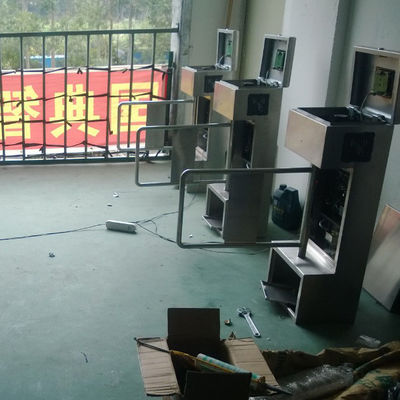 I cancelli girevoli pedonali oscillano il portone automatico di Turnstyle di sicurezza del portone della barriera