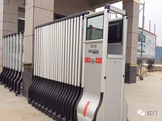 Il portone piegante automatico non cingolato di alluminio con l'auto allinea il motore