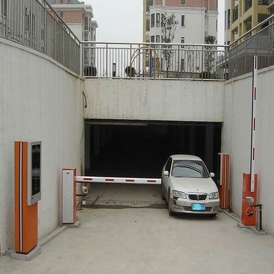 portone automatico della barriera dell'asta 220VAC con il bottone ed il telecomando